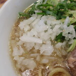 Kyuukyoku Waizu Ramen - 刻み玉ネギ