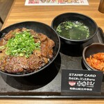 カルビ丼とスン豆腐専門店 韓丼 - ハラミ丼　900円　キムチ＋120円