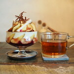 Coto cafe - おいもと無花果のパフェ（1930円） かぼちゃの紅茶（770円）