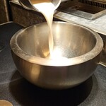 西麻布 焼肉 X - マッコリジェラート作ります