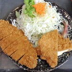 Tonkatsu Katsumi - 「ロース＆とろけるチーズハムカツ定食」のメイン