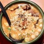 元祖にんにくらーめん笑楽 - こく赤ラーメン・にんにくがば入り