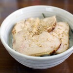 天日地鶏 - 大山鶏のタタキ丼