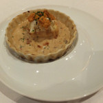 タラバガニのすり身の上には雲丹。