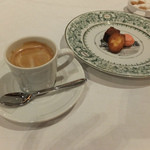 ラ・ブリック - カフェラテと小菓子