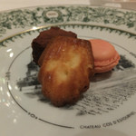 ラ・ブリック - マドレーヌと木苺のマカロン