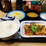 松屋 - 鶏のバター醤油炒め定食（ライス特盛） 生玉子 820円