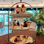 華王殿 - 3段皿がセットされた状態