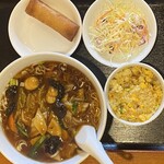 泰山亭 - 五目湯麺＋半炒飯