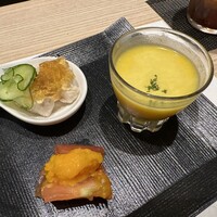 YAKITORI ごくう 新橋璃宮 - 水晶鶏／トマト黄身酢掛け／かぼちゃ冷製スープ