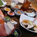 活魚問屋 海寶 - 超豪華な海寳御膳　　海鮮丼、天ぷら盛り合わせ、イトヨリの煮付け、サラダ、一品、あら汁など