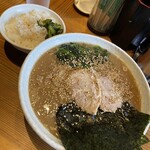 横浜家系ラーメン 満月家 - 中ラーメン900円