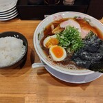 らーめん いろは - 特製醤油ラーメン。ランチはライス付きです。