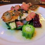 フォセッタ - 小坪産スズキのポワレ、アンチョビ風味の焦がしバターソース