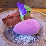 フォセッタ - 山梨産巨峰の白ワイン煮ソルベ・チョコレートムースキャラメル風味