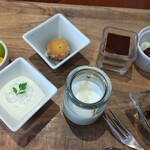 プレミアホテル 中島公園 札幌 - デザート。クッキー、ティラミス、ブラウニー、抹茶プリン黒蜜かけ、ヨーグルトはちみつがけ、クリームチーズとブルーベリー等