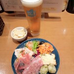 Craft Beer Market - ビールとお通しのポテトサラダとイタリアン前菜盛り合わせ。