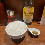 來杏 担担麺房 - 小ライスの大盛と別添えの山椒