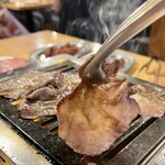 Taishuu Horumon Yakiniku Kemuriki - 