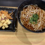 Komoro Soba - 秋の根菜かき揚げ（人参、さつまいも）温かいそば460円