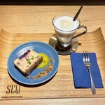 SANWA COFFEE WORKS - ラテ・ロワイヤル 1320円・ベリーのルイボスチーズケーキ 890円