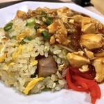 麻婆 たまる屋 - チャーハン＋麻婆豆腐をオン