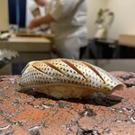 島津 - ナカズミくらいの大きさ　脂のノリといい酢の塩梅といい本日の衝撃の一貫　