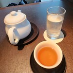 中国料理 四川 - お茶と水