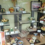 手打ちうどん　芭蕉 - 入口のショーケース