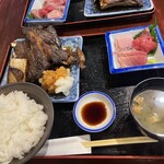 Binchousumi Biyaki Jige - 鮪かまと刺身セット