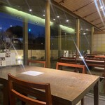 自然薯食処 と川 - 庭園を眺めながらお食事ができます。