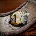 勢麟 - 〆具合が大好きなコハダ。摘果青蜜柑で頂くと香り高く爽やか。