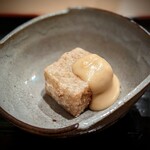 茜坂大沼 - 今回も揚げ豆腐からスタート。この時期は「新蓮根」です。