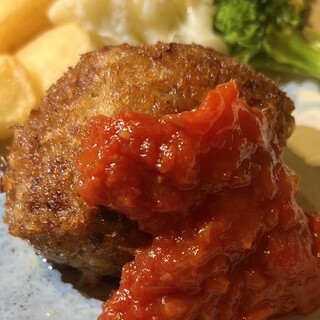 肉料理をはじめ、経験豊富なシェフが提供する一皿をご堪能あれ♪