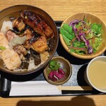 鳥光國 - 光圀丼1100円、香ばしい焼鳥が美味しい！