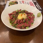Meat＆Wine 肉酒場サルーテ - 馬肉グリルの漬け丼1090円