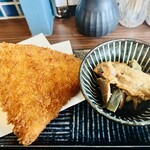 鮮魚酒場 紬季 - 鯵フライ君と、味良い煮物小鉢♡