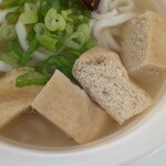 栃尾豆庵 - 粉山椒を振って