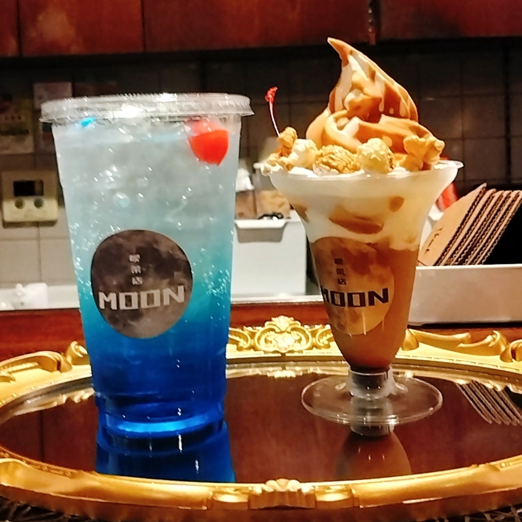 ムーンコーヒーサロン　MOON coffeeSARON磁器5点セット 写真 : 喫茶店 MOON （ムーン） - 宮之阪/ソフトクリーム | 食べログ