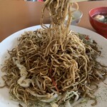 しろがね焼そば - 焼きそば麺アップ