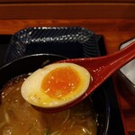 俺の中華たなか家 - 「味玉」蓮華リフト⤴️