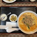 銀座 海老専家 - 担々麺には搾菜と杏仁豆腐付き