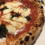 マッシモッタヴィオ - 平日ピッツァランチ（サラダ、ドリンク付き）：１５００円のマルゲリータ