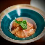 勢麟 - 朝捕れの鯛。水温が高すぎて身の状態が良く無いそう。この日のメンツにはお造りでは出せなかったそう。私は十二分に美味しくてワクワク。