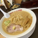 Miso Ramen Yamaokaya - ごま味噌ラーメン + 山わさびチャー丼