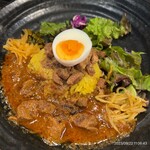 SPICY CURRY 魯珈 - 230922 SPICY CURRY 魯珈＠大久保
      魯珈プレート 1050円
      　ラムカレー
      　魯肉飯のあいがけプレート