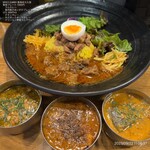 SPICY CURRY 魯珈 - 230922 SPICY CURRY 魯珈＠大久保
      魯珈プレート 1050円
      ぷち 300円×3