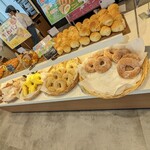 ペンギン Bakery - このドーナツはかなり大き！！手のひらサイズでは？？