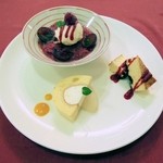 ALWAYSカマヤ - デザート３種盛り合わせ。