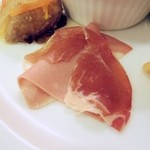ALWAYSカマヤ - 前菜２。（生ハムとサラミ。）